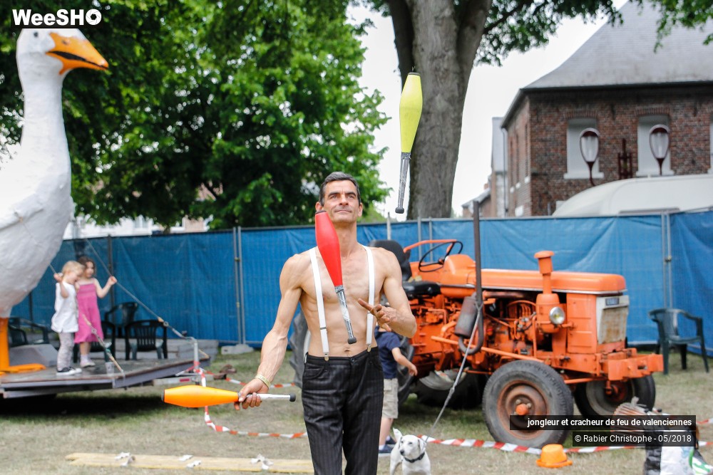 18/21 photos du spectacle jongleur et cracheur de feu de valenciennes