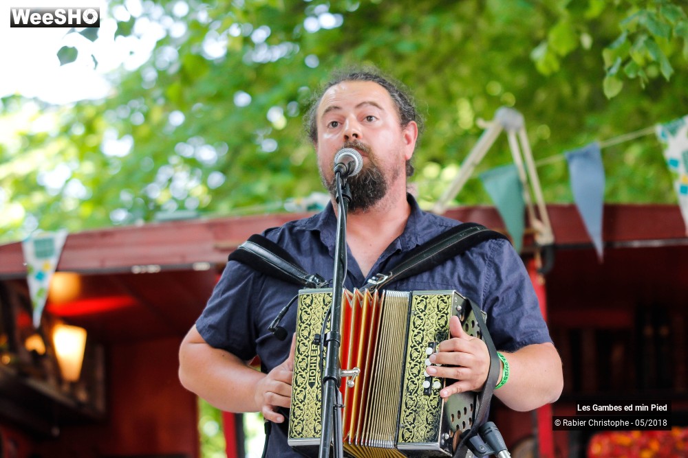 10/24 photos du spectacle Les gambes ed min pied