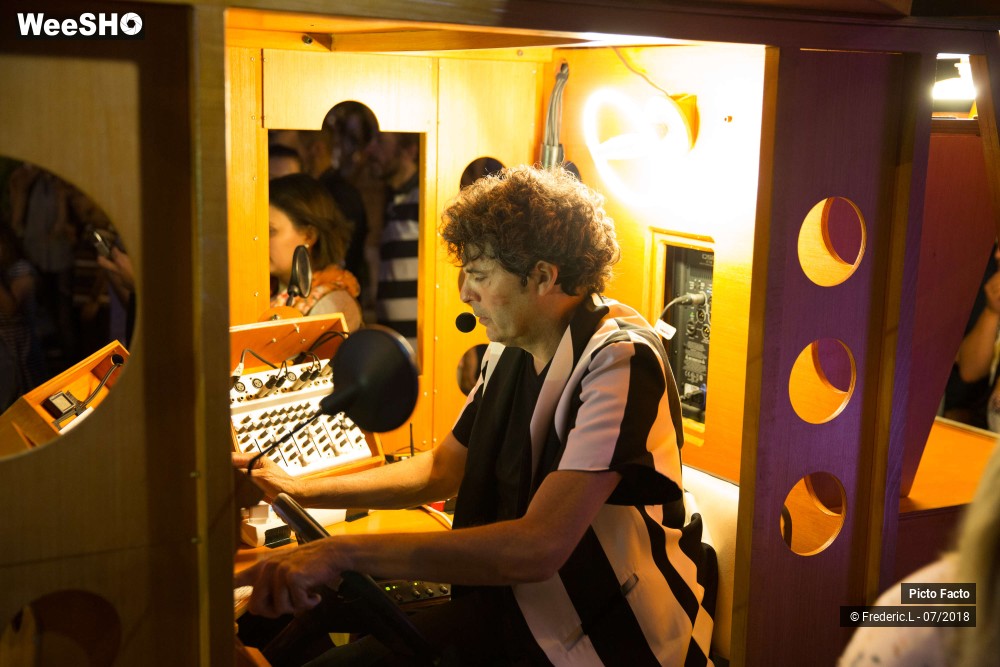 67/72 photos du spectacle Les Lampadophores