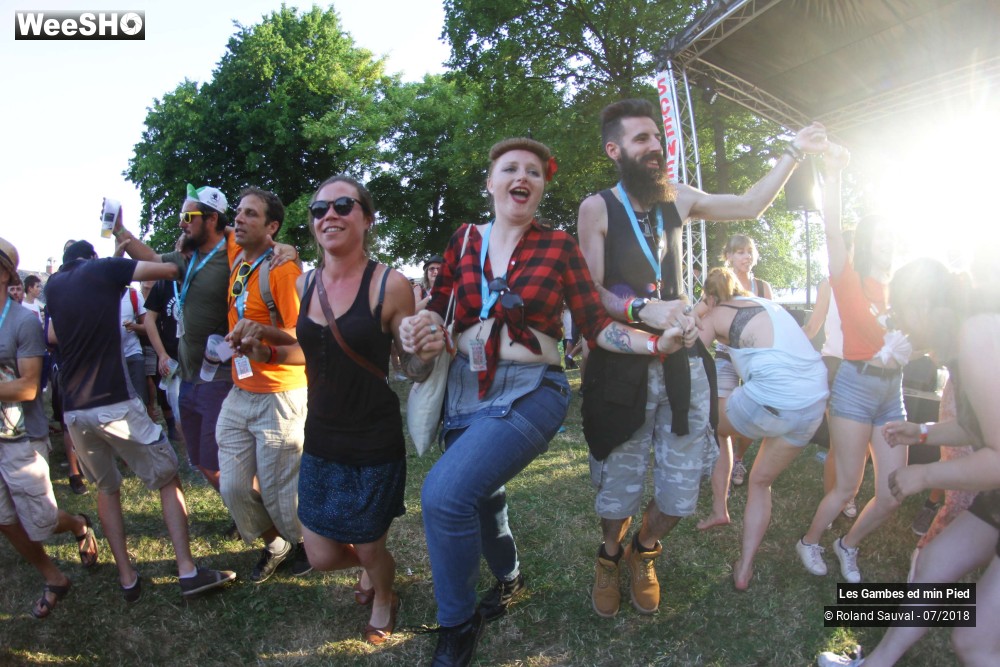 12/47 photos du spectacle Les gambes ed min pied