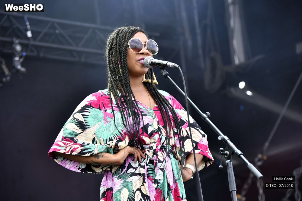 18/19 photos du spectacle Hollie Cook