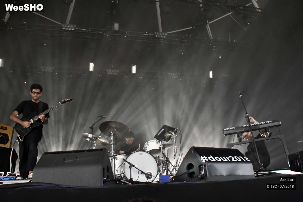 3/9 photos du spectacle Son Lux