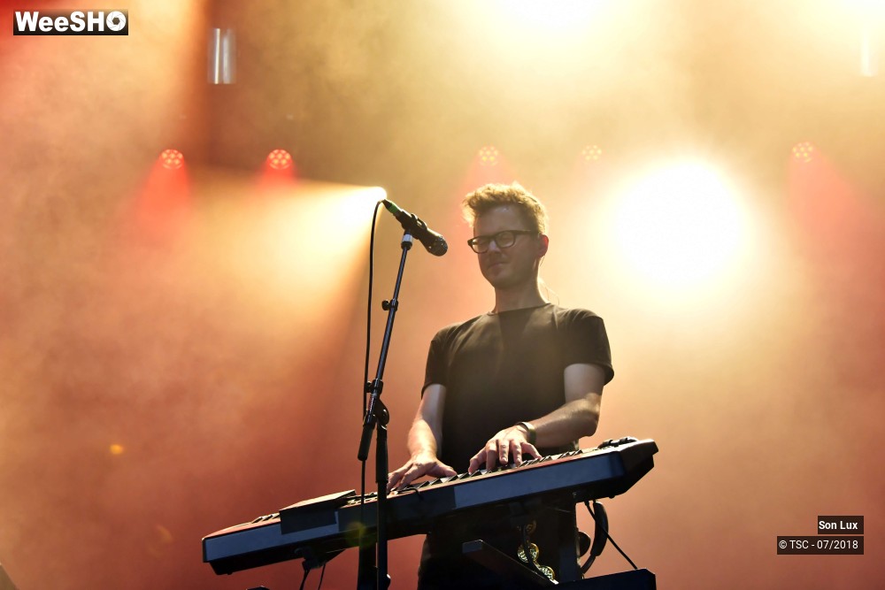 6/9 photos du spectacle Son Lux