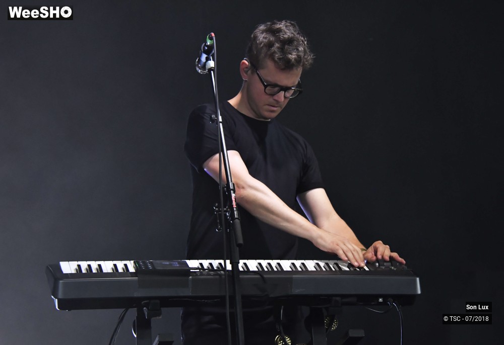 8/9 photos du spectacle Son Lux