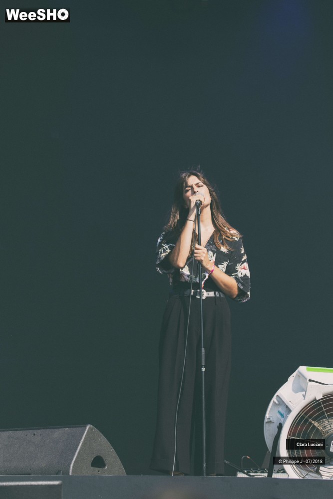 2/10 photos du spectacle Clara Luciani