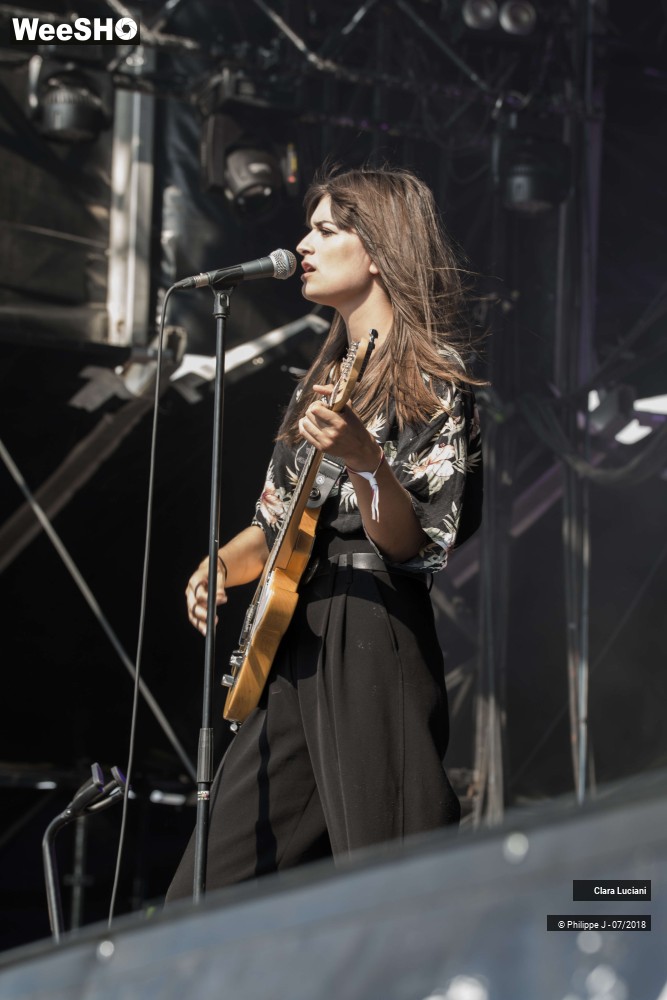 4/10 photos du spectacle Clara Luciani