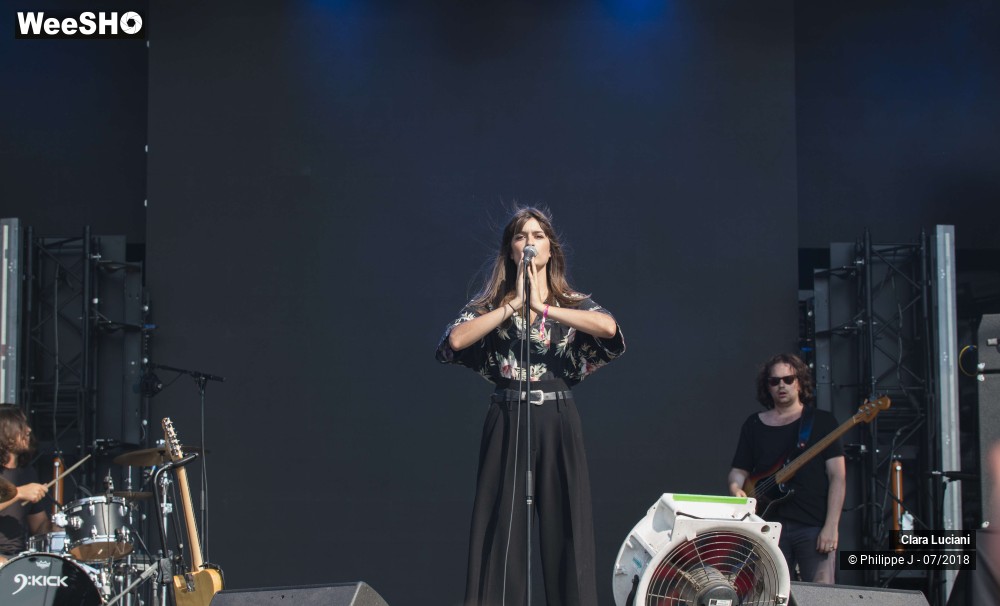 9/10 photos du spectacle Clara Luciani