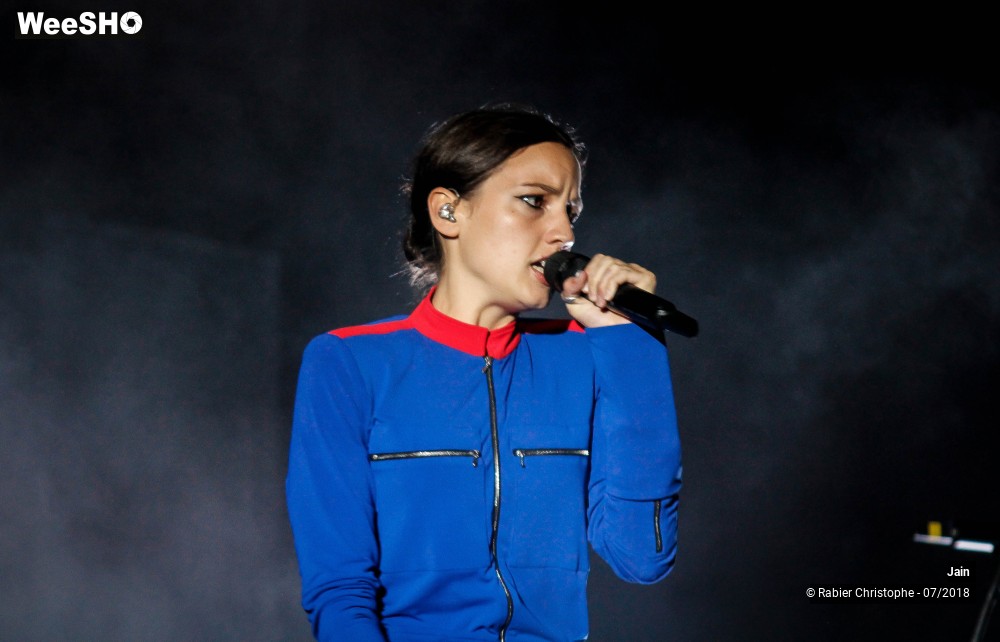 2/31 photos du spectacle Jain