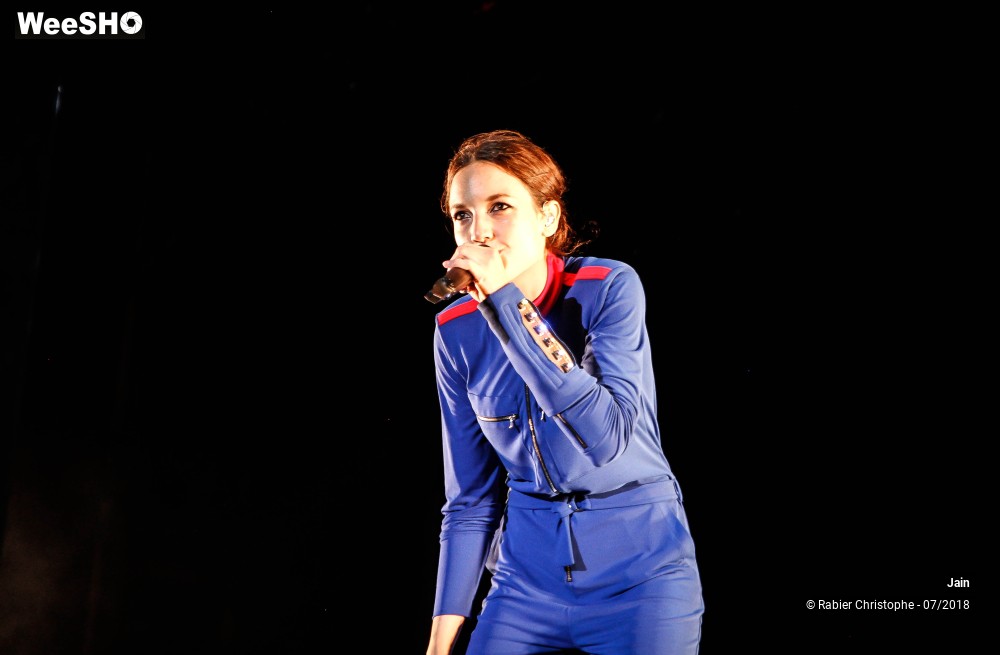 4/31 photos du spectacle Jain