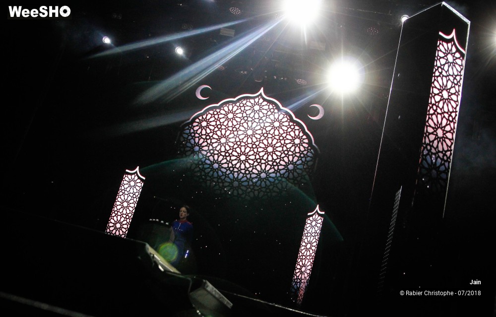 6/31 photos du spectacle Jain