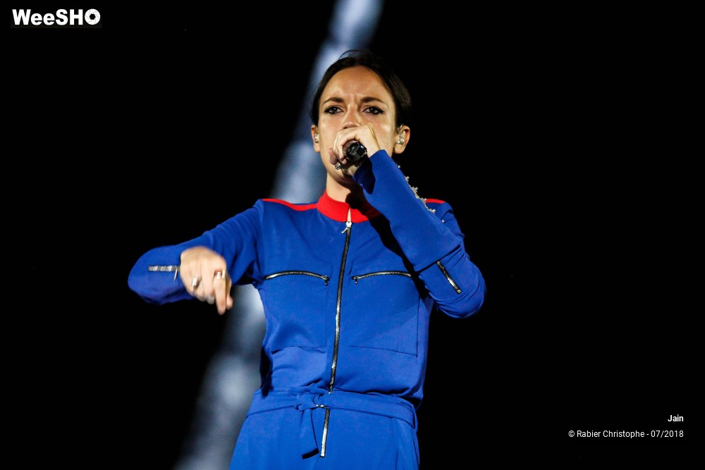 16/31 photos du spectacle Jain