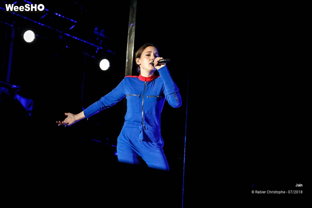 17/31 photos du spectacle Jain