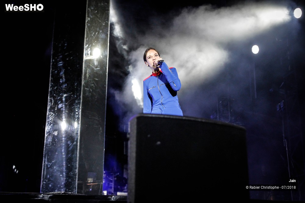 18/31 photos du spectacle Jain