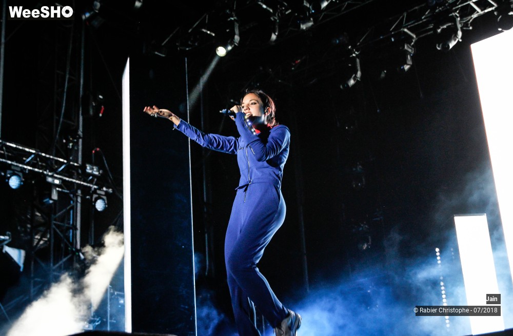 19/31 photos du spectacle Jain