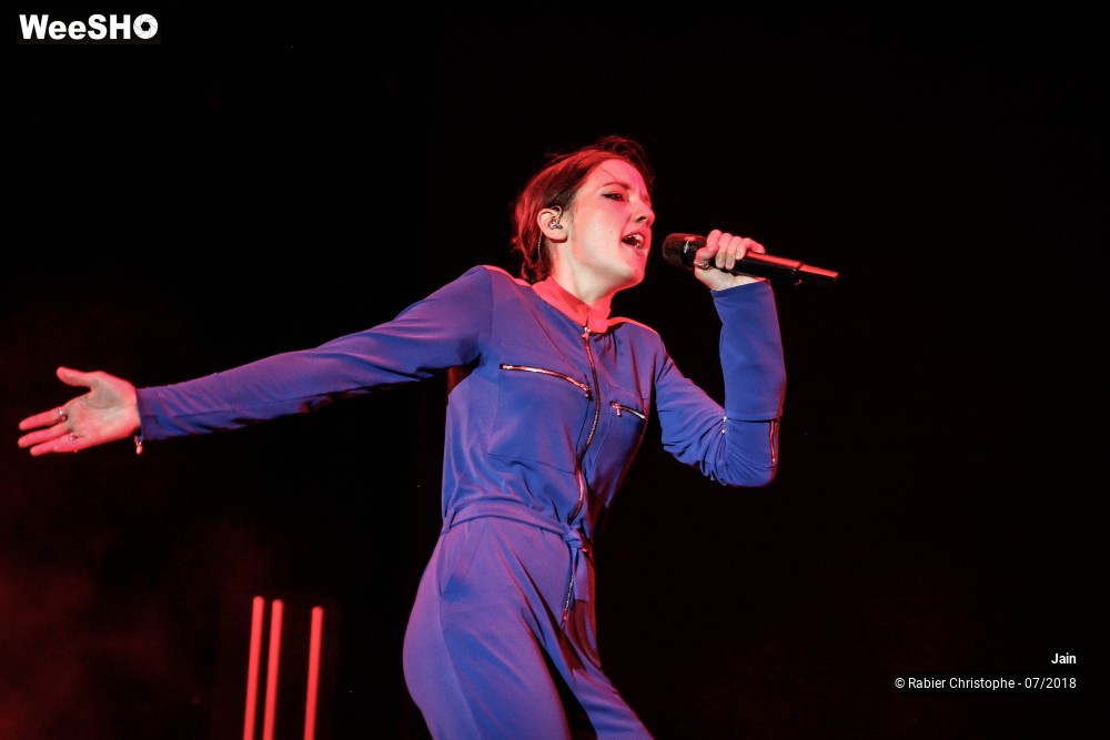 20/31 photos du spectacle Jain