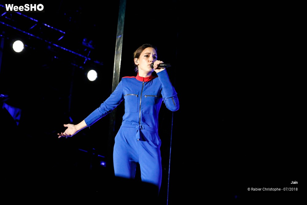 21/31 photos du spectacle Jain