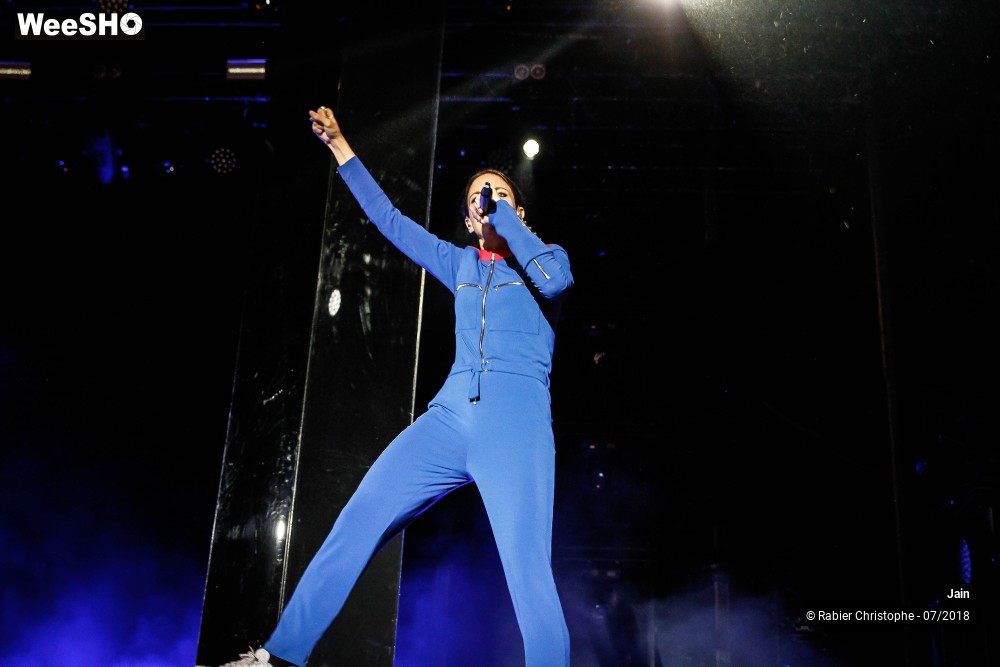 22/31 photos du spectacle Jain