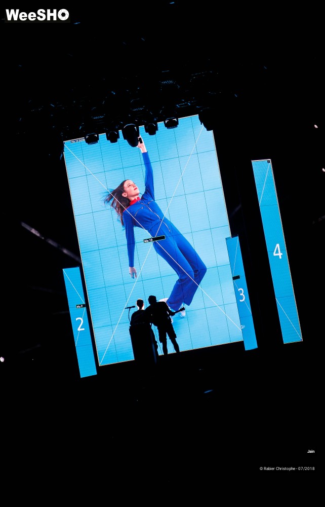 27/31 photos du spectacle Jain