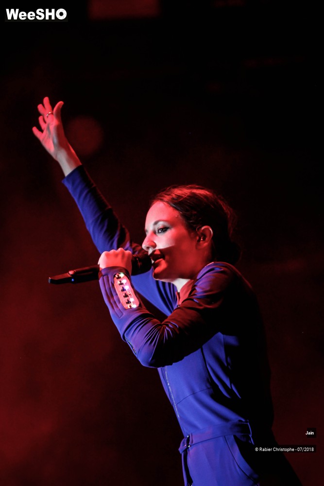 30/31 photos du spectacle Jain