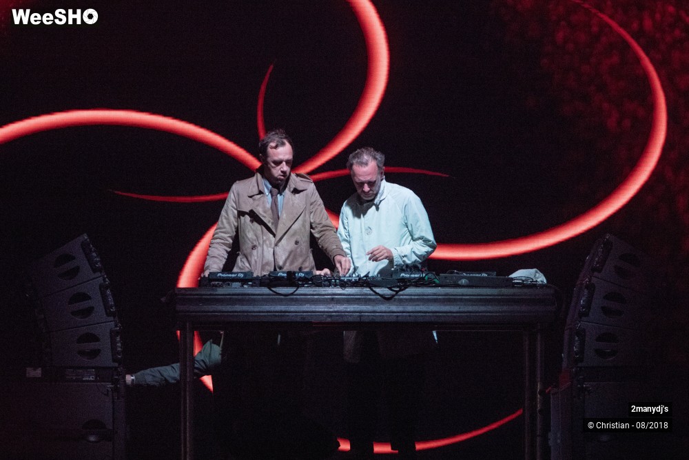 13/18 photos du spectacle 2manydj's