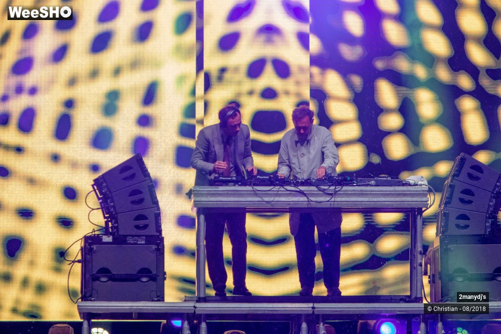 16/18 photos du spectacle 2manydj's