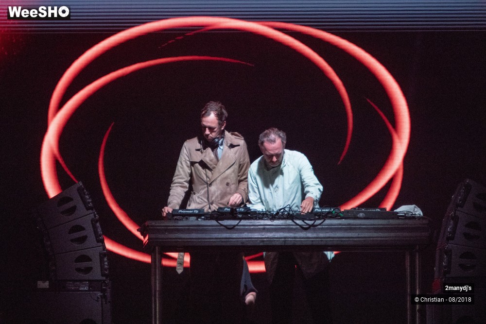 18/18 photos du spectacle 2manydj's