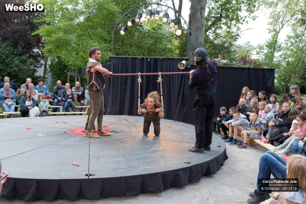 14/31 photos du spectacle L'oeil de la Bête