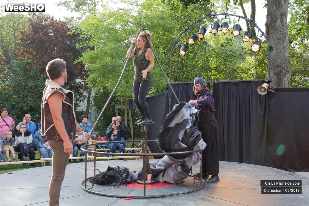 15/31 photos du spectacle L'oeil de la Bête