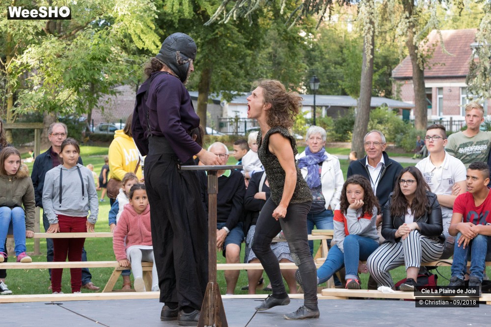 17/31 photos du spectacle L'oeil de la Bête
