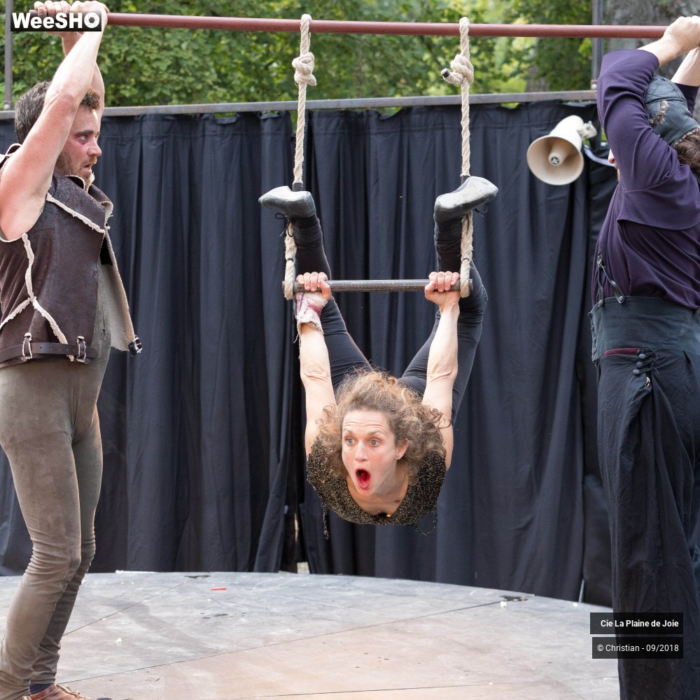 27/31 photos du spectacle L'oeil de la Bête