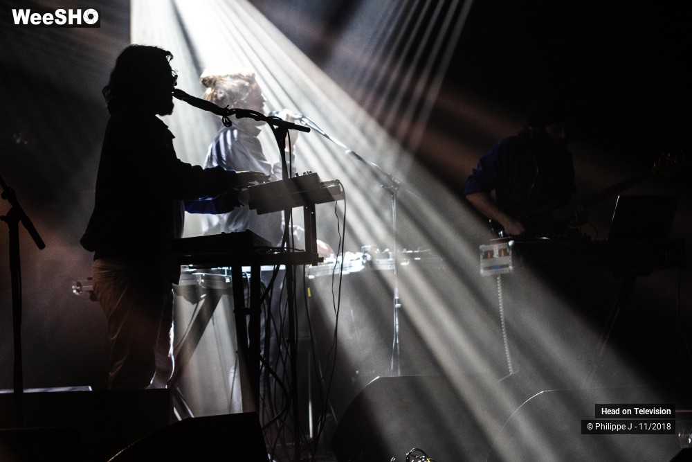 4/7 photos du spectacle Head on Television