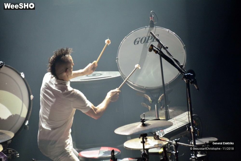 20/50 photos du spectacle General Elektriks