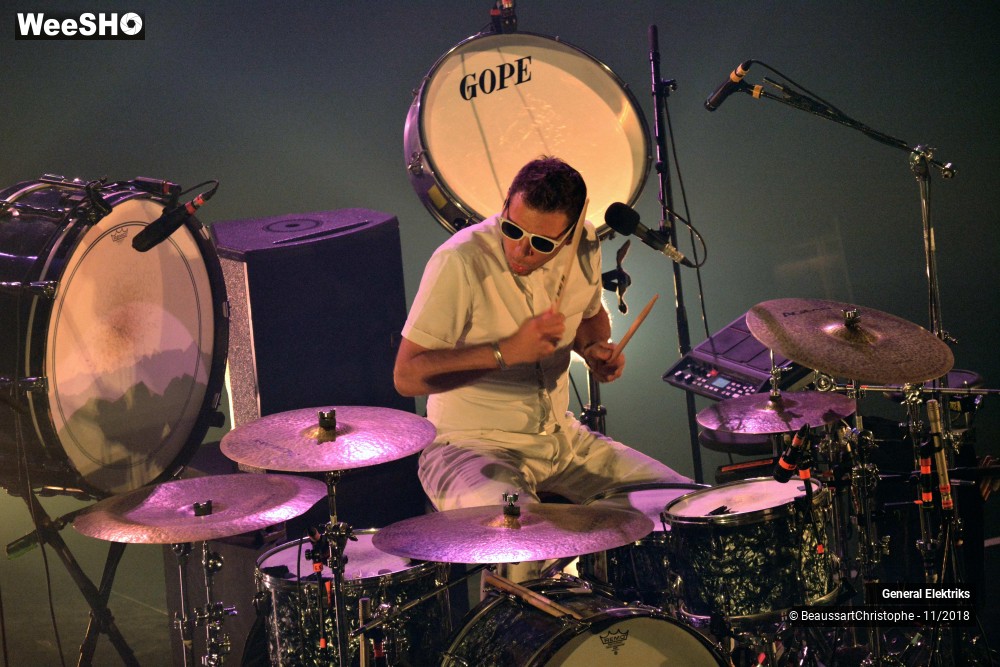 42/50 photos du spectacle General Elektriks