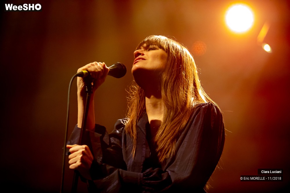 41/53 photos du spectacle Clara Luciani