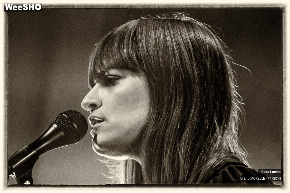 42/53 photos du spectacle Clara Luciani