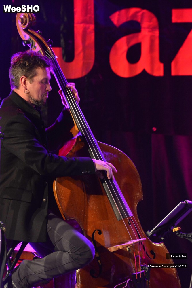 8/33 photos du spectacle Father & Sun