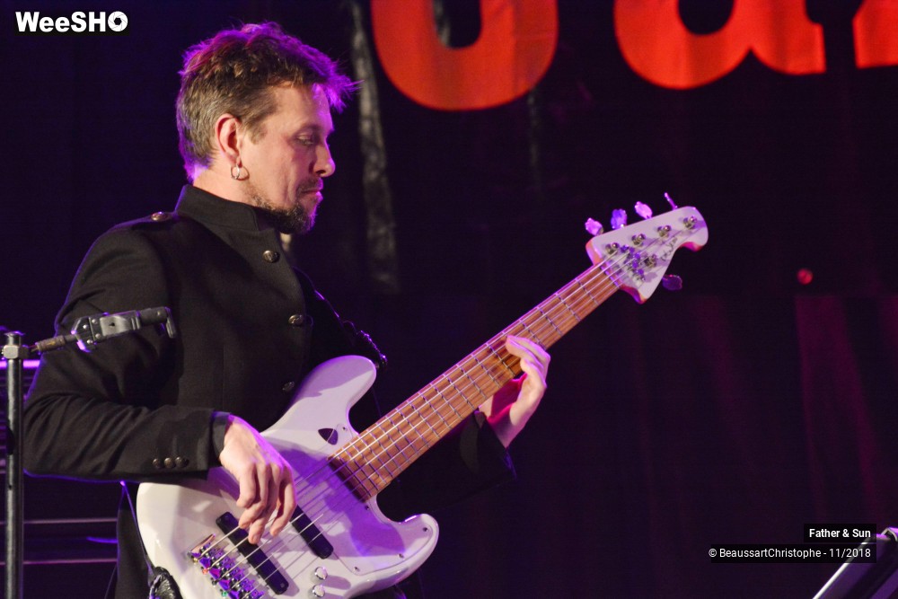 17/33 photos du spectacle Father & Sun