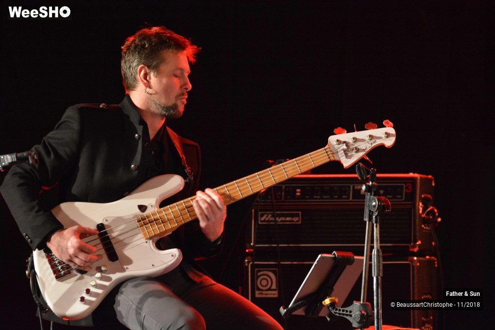 29/33 photos du spectacle Father & Sun