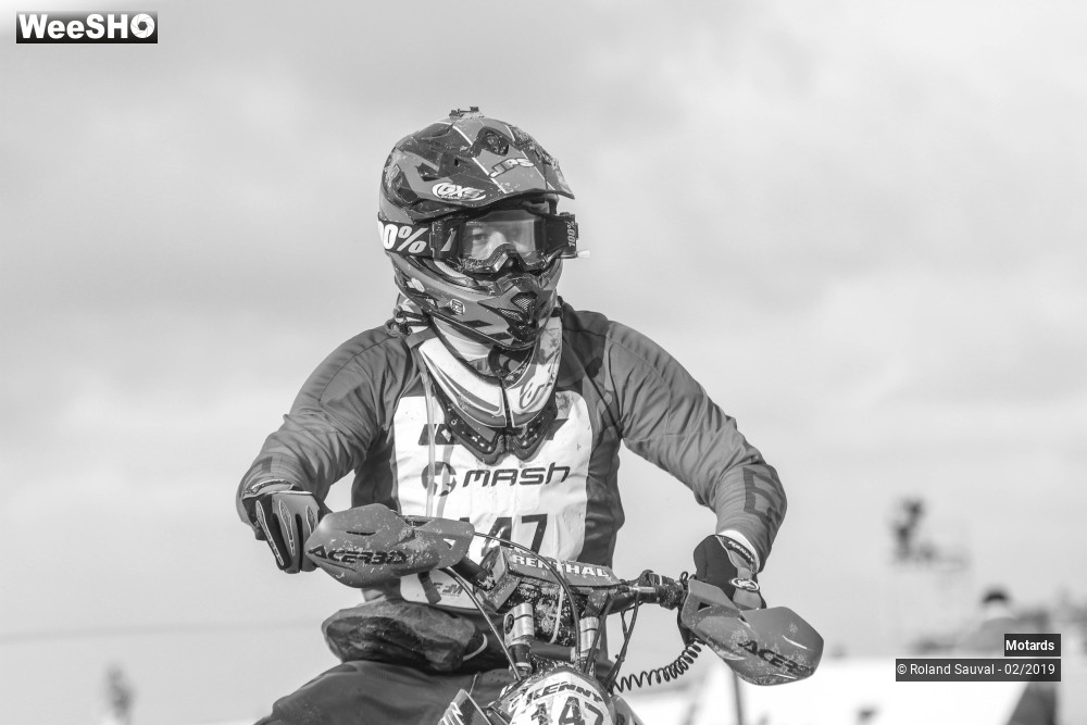 16/46 photos du spectacle regard black and white