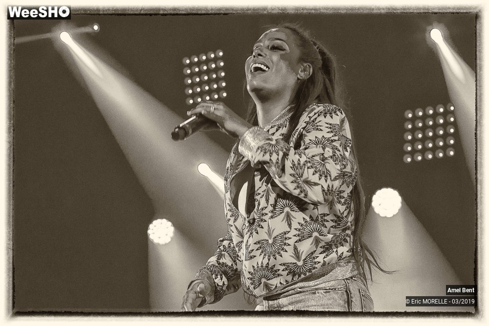 49/51 photos du spectacle Amel Bent