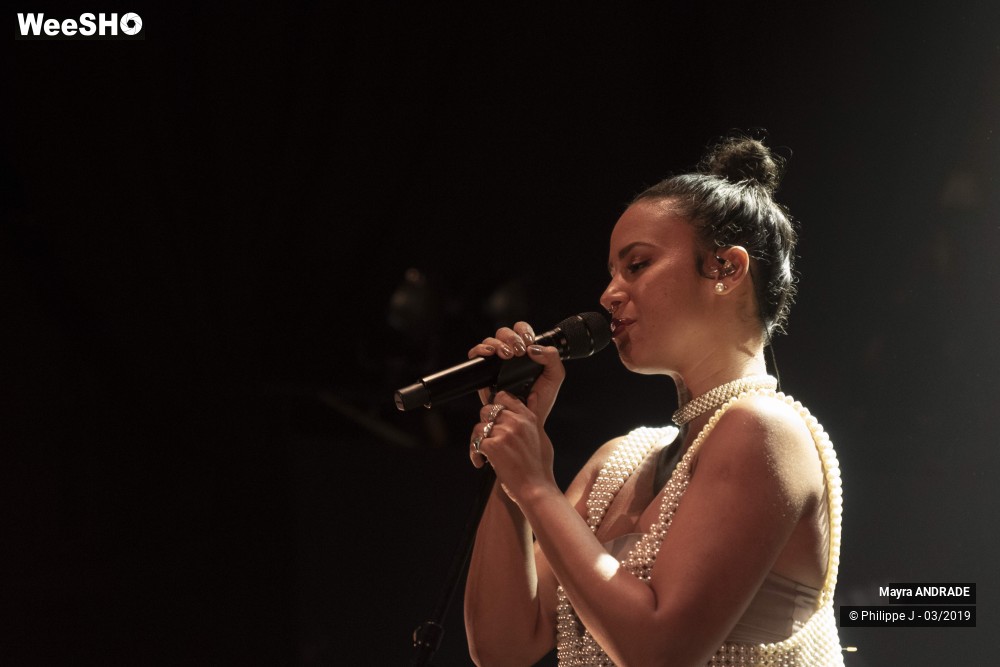 1/16 photos du spectacle Mayra Andrade