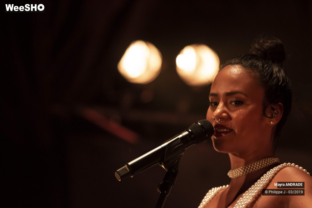 13/16 photos du spectacle Mayra Andrade