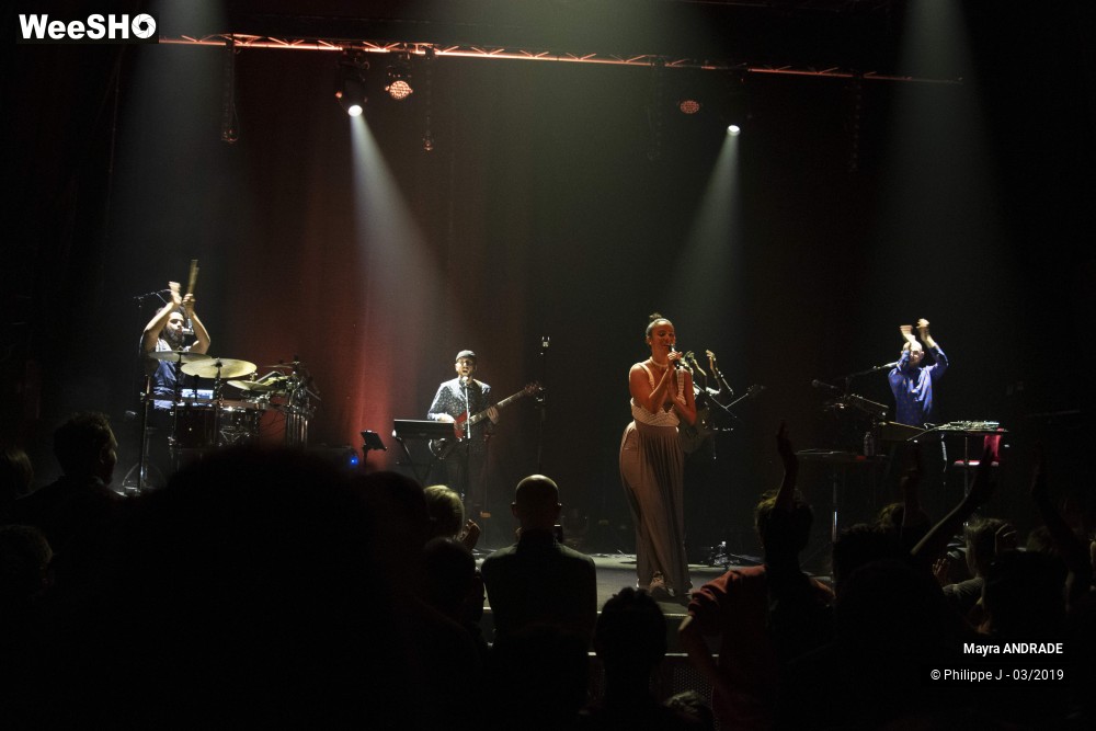 15/16 photos du spectacle Mayra Andrade