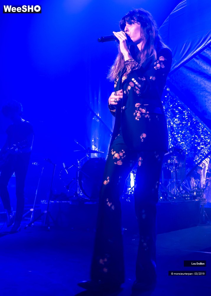26/27 photos du spectacle Lou Doillon