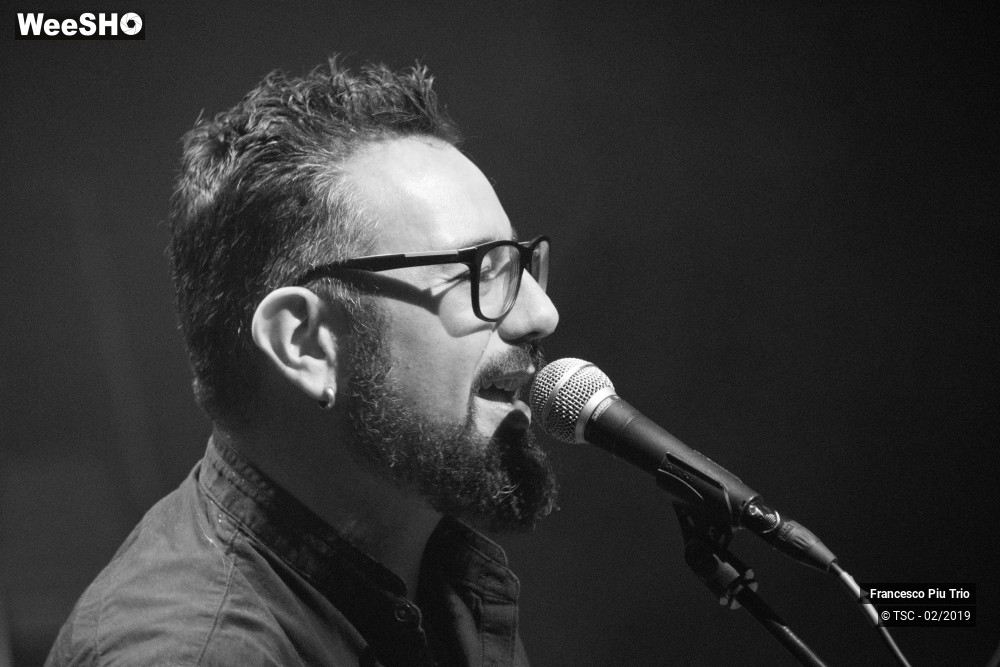 22/30 photos du spectacle Francesco Piu Trio