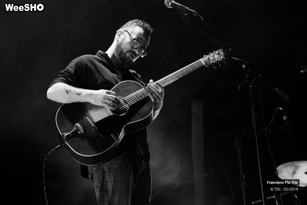 25/30 photos du spectacle Francesco Piu Trio