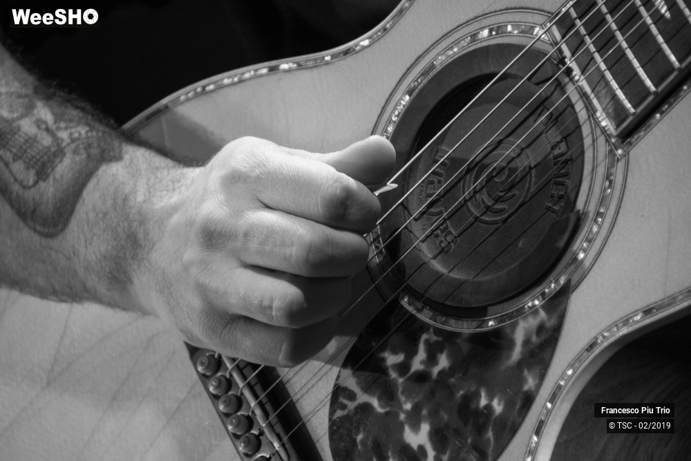 27/30 photos du spectacle Francesco Piu Trio