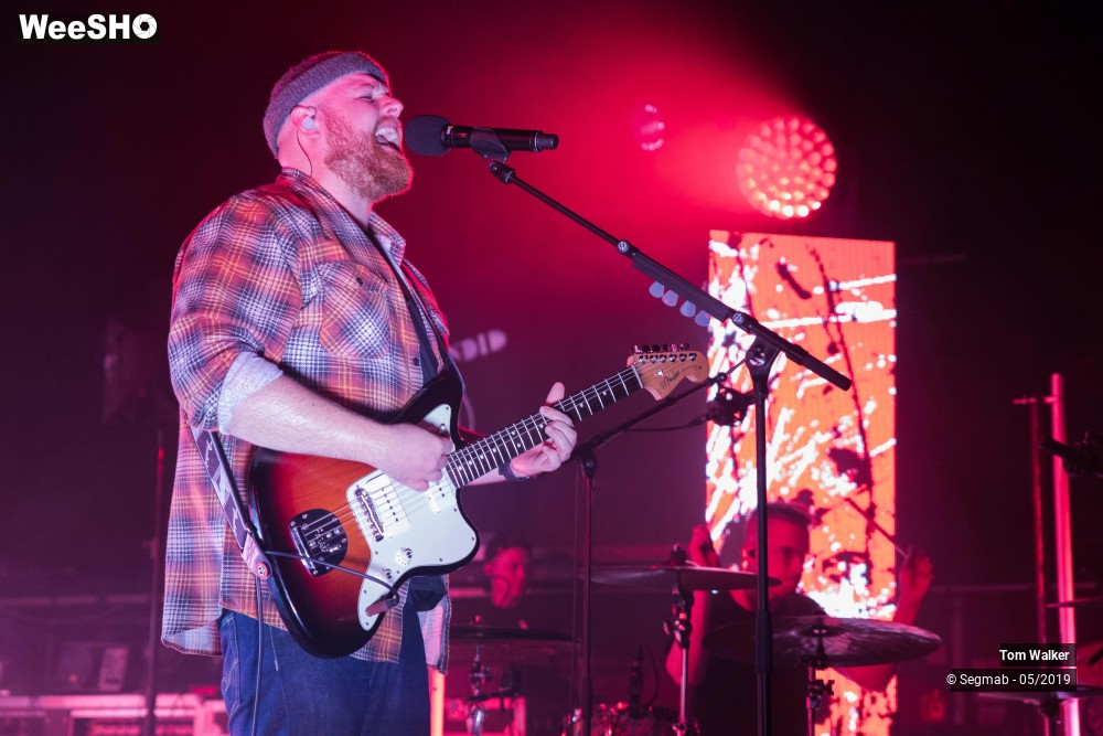 17/17 photos du spectacle Tom Walker