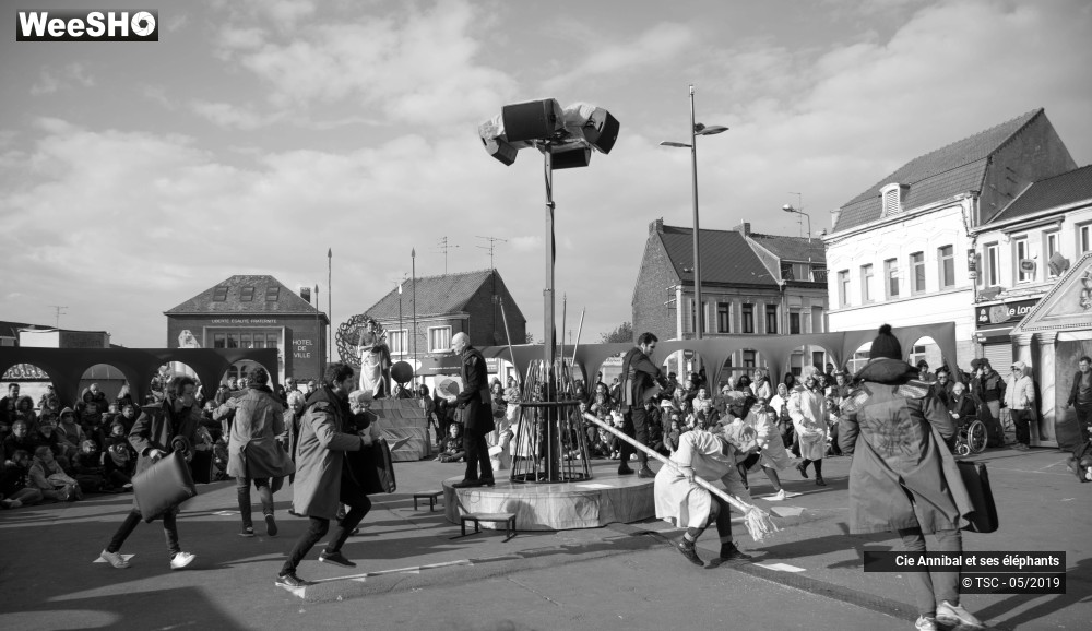 15/28 photos du spectacle Les Grand Cirque des Sondages