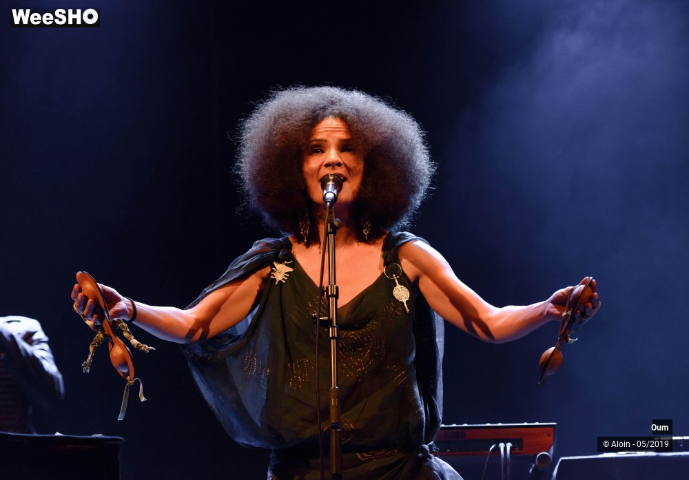 24/25 photos du spectacle Oum